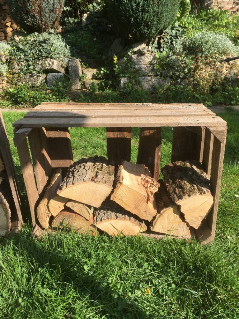 Holzkisten als Kaminholz Lager › Kettensäge Ratgeber