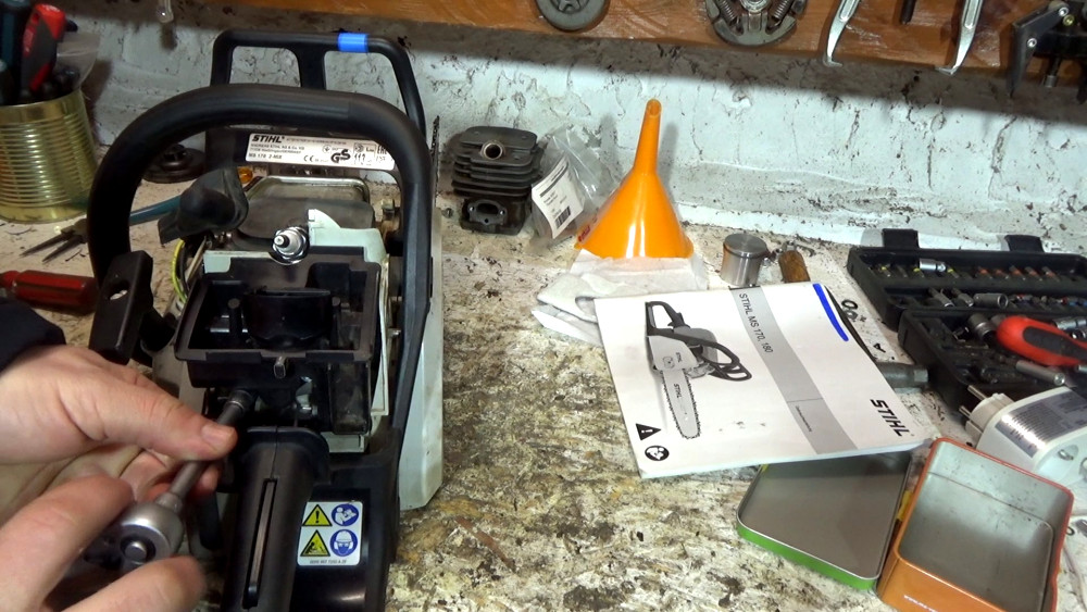 Stihl Vergaser ausbauen